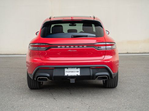 Certified 2026 Porsche Macan image 7