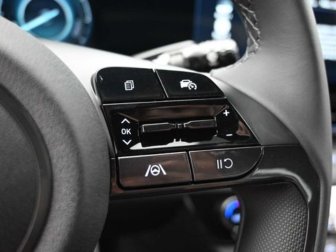 Certified 2025 Hyundai Elantra SEL FWD image 16