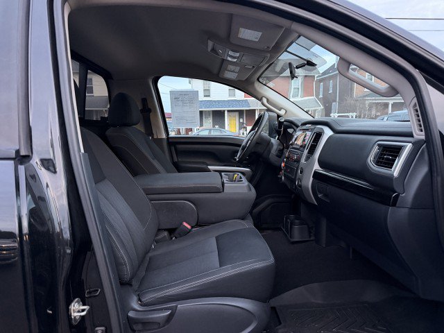 Used 2017 Nissan Titan SV AWD/4WD image 16