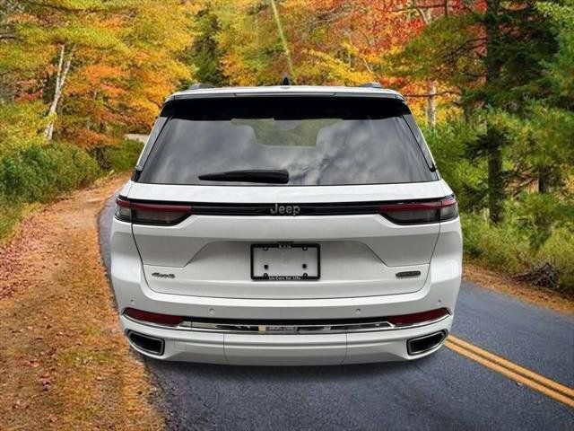 Certified 2023 Jeep Grand Cherokee Overland AWD/4WD image 5