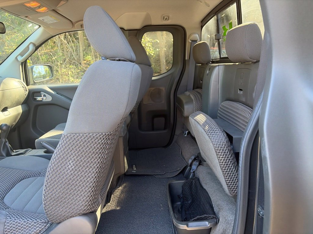 Used 2012 Nissan Frontier SV w/ SV Premium Utility Pkg AWD/4WD image 11