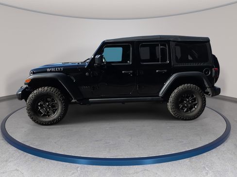 Used 2025 Jeep Wrangler Unlimited Sport AWD/4WD image 3