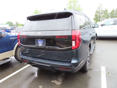 New 2026 Ford Expedition Platinum w/ Stealth Appearance Package AWD/4WD image 4