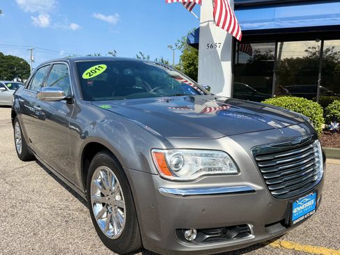 Used 2011 Chrysler 300 Limited RWD image 12