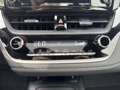 Used 2022 Toyota Corolla XSE FWD image 18