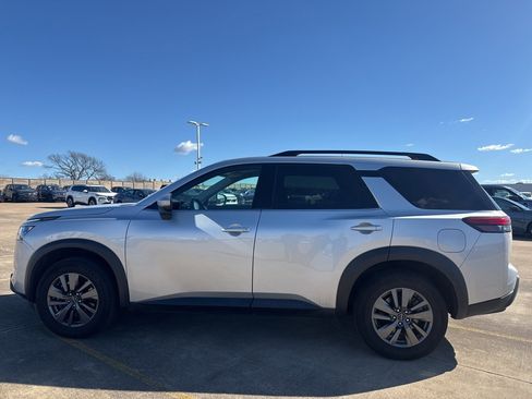 Certified 2024 Nissan Pathfinder SV image 5
