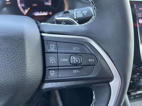 Certified 2025 Jeep Grand Cherokee Altitude AWD/4WD image 23
