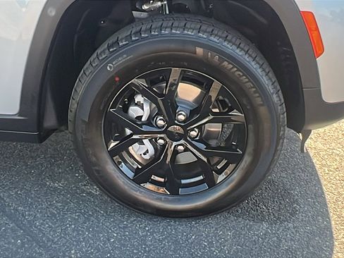 New 2025 Jeep Grand Cherokee Altitude w/ Trailer Tow Package image 9