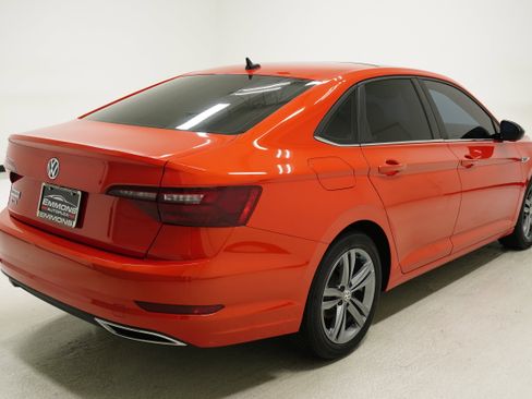 Used 2021 Volkswagen Jetta R-Line w/ R-Line Cold Weather Package image 4