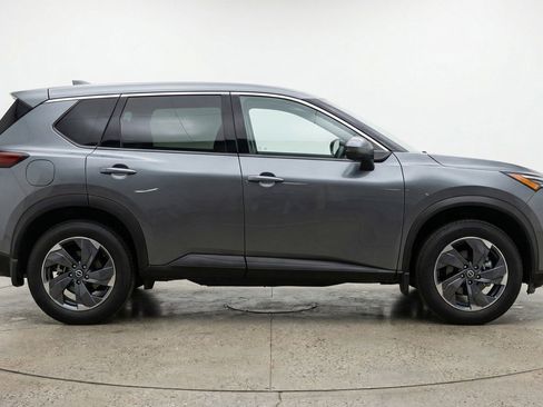 Used 2025 Nissan Rogue SV image 11