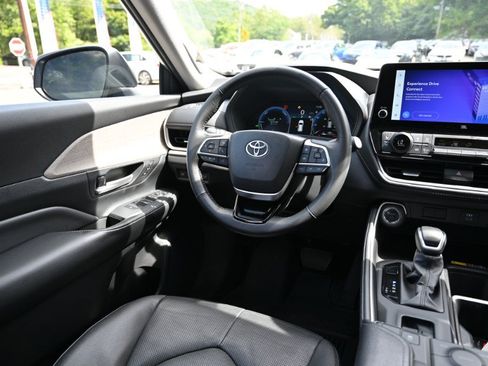 Used 2025 Toyota Grand Highlander AWD Hybrid image 14