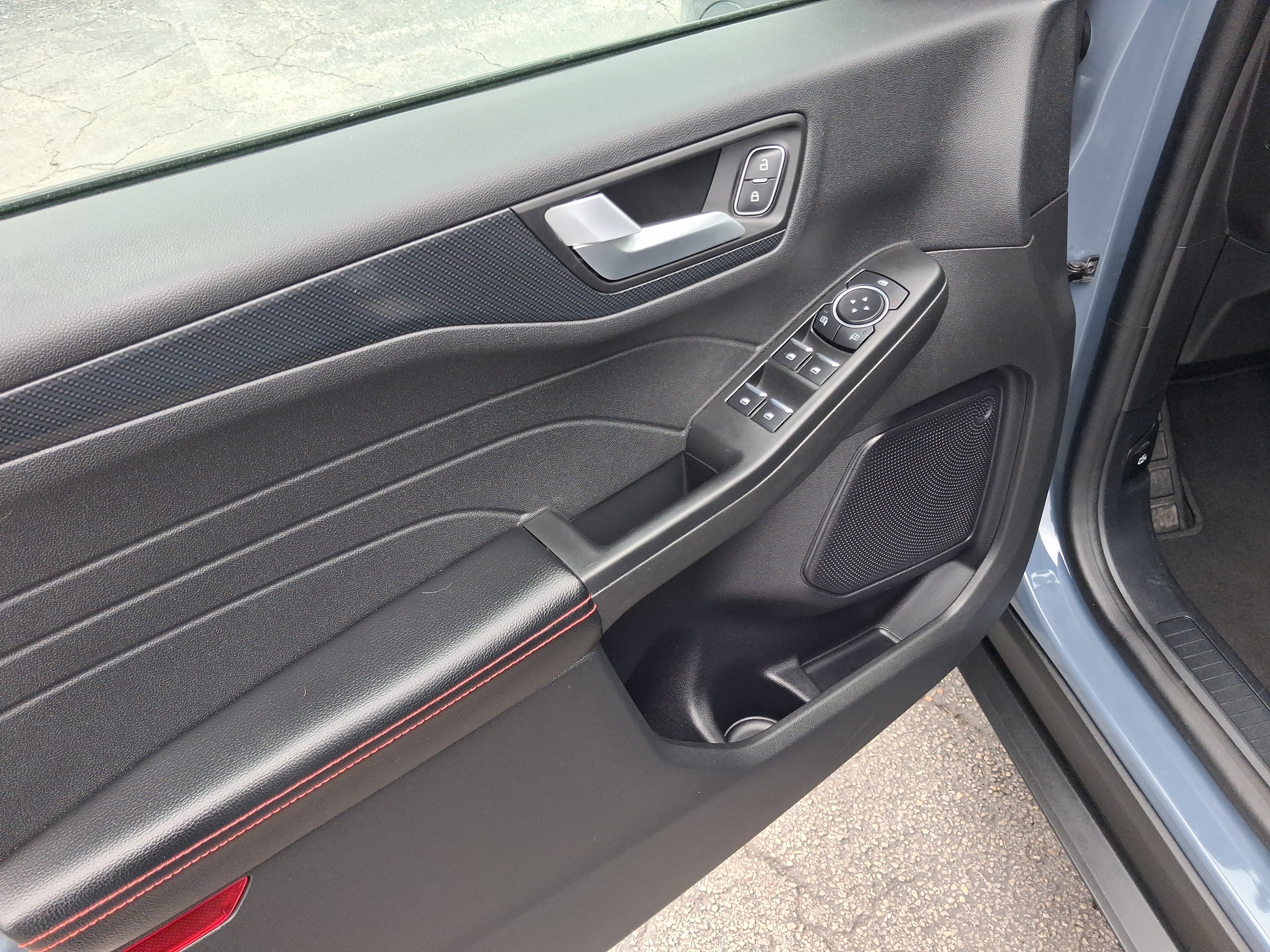 Used 2024 Ford Escape ST-Line w/ Tech Pack #1 FWD image 13