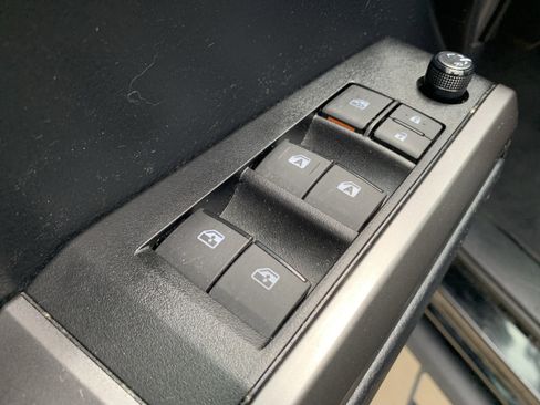 Used 2021 Toyota Tacoma Limited AWD/4WD image 15