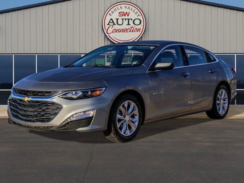 Used 2023 Chevrolet Malibu LT image 3