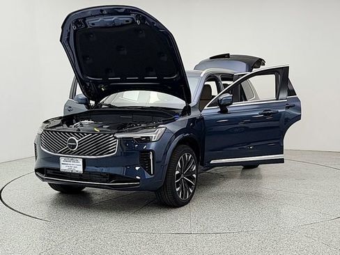 New 2026 Volvo XC90 T8 Plus w/ Protection Package Premier AWD/4WD image 9