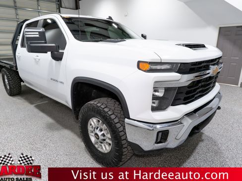 Used 2024 Chevrolet Silverado 2500 LT w/ Convenience Package image 6