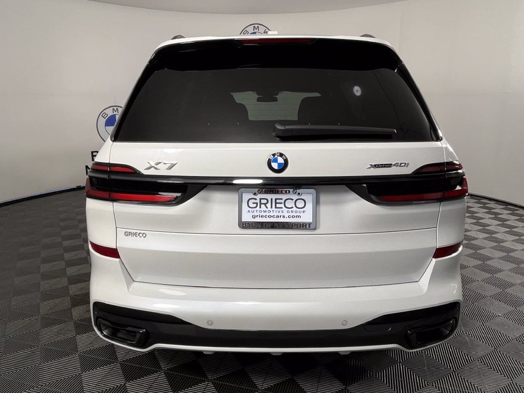 Used 2025 BMW X7 xDrive40i w/ M Sport Package AWD/4WD image 12