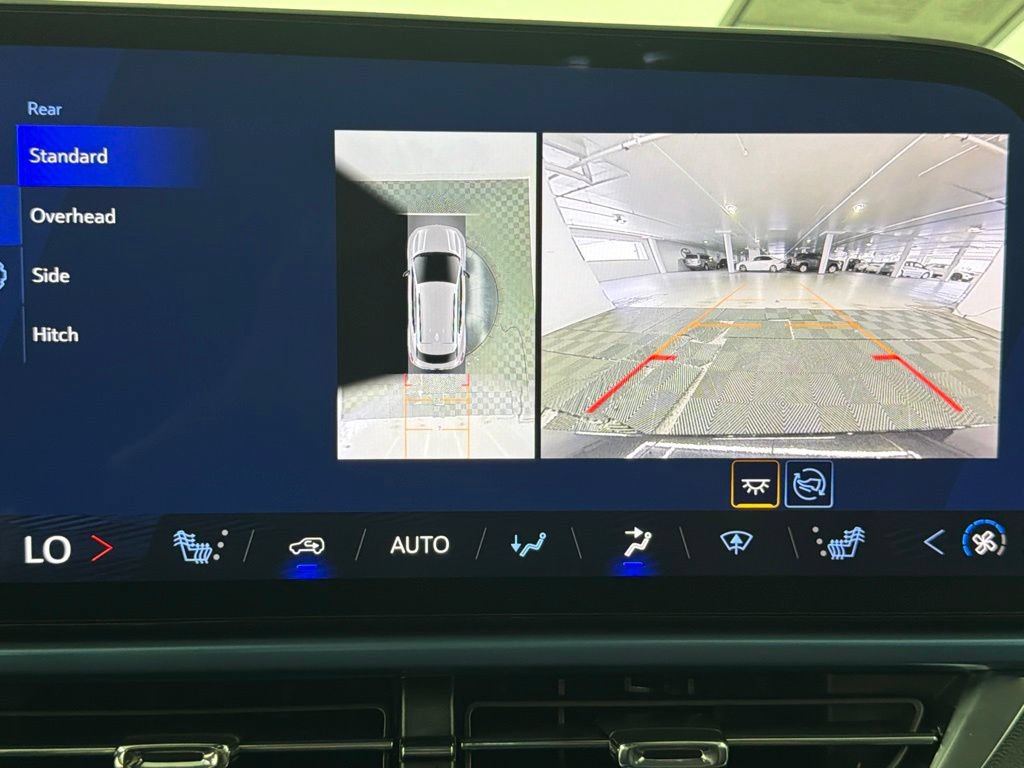 Used 2024 Chevrolet Equinox EV LT FWD image 32