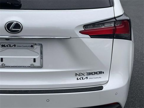 Used 2015 Lexus NX 300h FWD w/ Luxury Package image 14