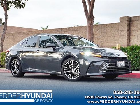 Used 2025 Toyota Camry XLE image 1