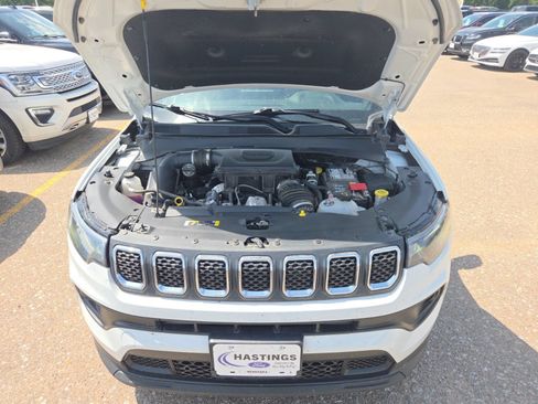 Used 2023 Jeep Compass Latitude AWD/4WD image 10