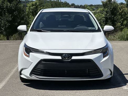 Used 2025 Toyota Corolla LE FWD image 18
