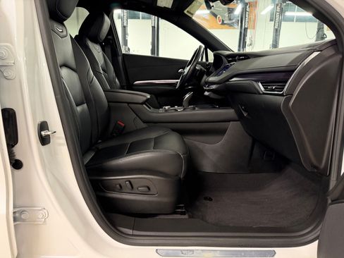 Used 2022 Cadillac XT4 Luxury w/ Cold Weather Package FWD image 24