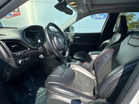 Used 2021 Jeep Cherokee Trailhawk w/ Sun, Sound & Nav Group AWD/4WD image 12