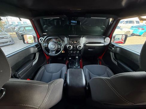 Used 2018 Jeep Wrangler Unlimited Sahara w/ Connectivity Group AWD/4WD image 35