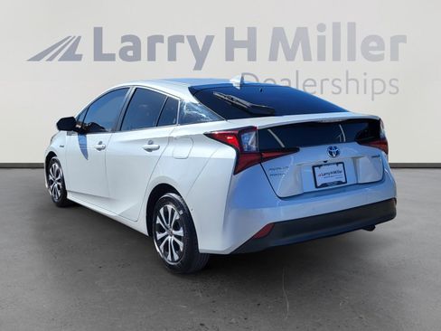 Used 2021 Toyota Prius LE image 3