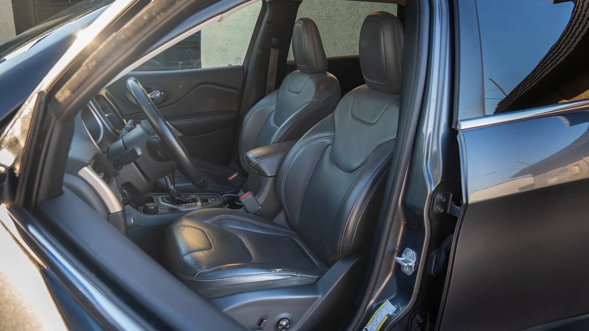 Used 2018 Jeep Cherokee Limited AWD/4WD image 14