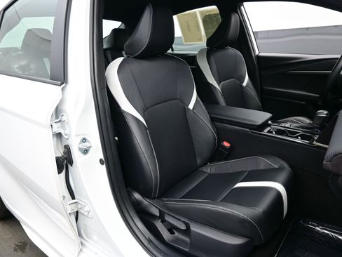 Used 2025 Toyota Camry SE image 14