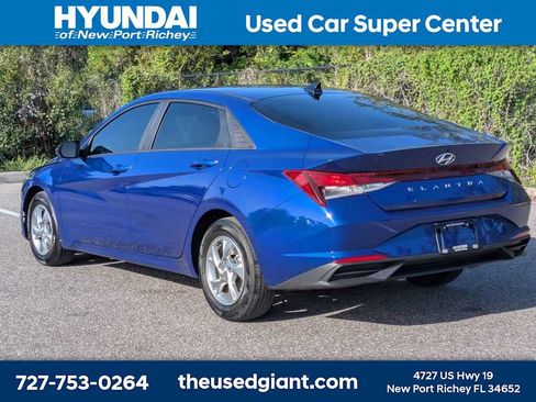 Used 2023 Hyundai Elantra SE w/ Cargo Package FWD image 3