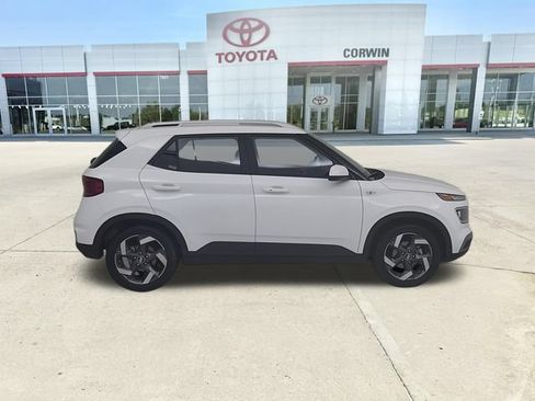 Used 2025 Hyundai Venue SEL FWD image 19
