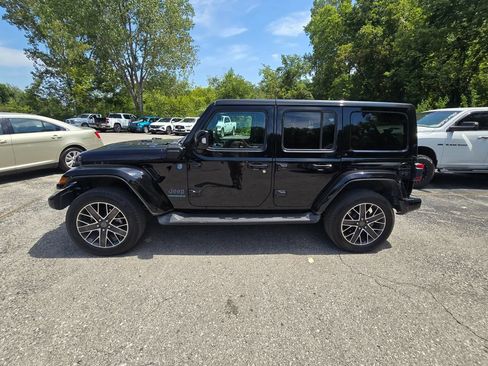 Used 2023 Jeep Wrangler Unlimited Sahara AWD/4WD image 3