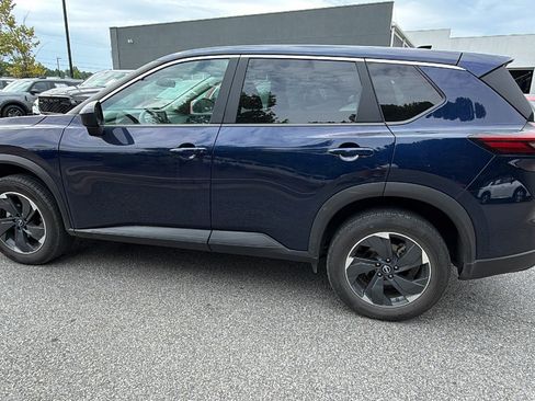 Used 2024 Nissan Rogue SV AWD/4WD image 11