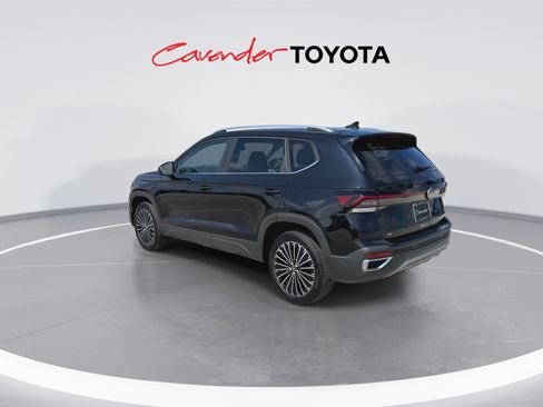 Used 2026 Volkswagen Taos SE FWD image 6