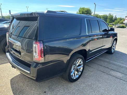 Used 2020 GMC Yukon XL Denali w/ Denali Ultimate Package AWD/4WD image 3