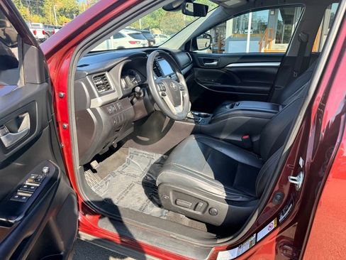 Used 2018 Toyota Highlander XLE AWD/4WD image 15