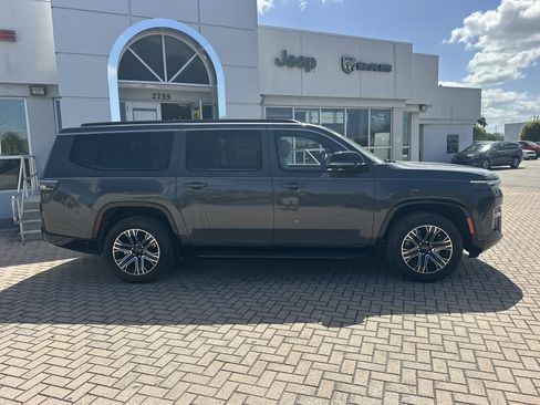 New 2026 Jeep Grand Wagoneer L 4WD w/ Premium Group I image 7
