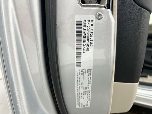 Used 2023 Chrysler Voyager LX image 28