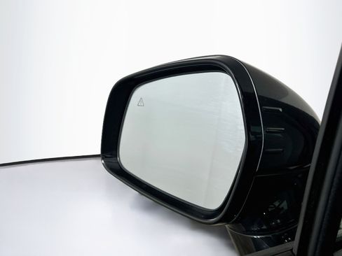 Used 2025 Kia Carnival FWD image 16