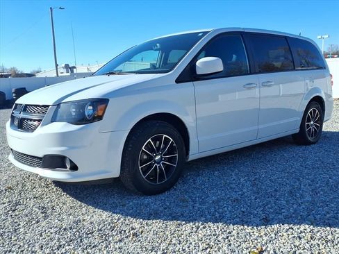 Used 2018 Dodge Grand Caravan SE image 4