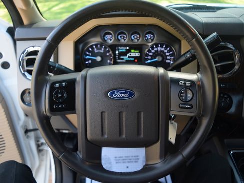 Used 2016 Ford F250 Lariat w/ Lariat Ultimate Package image 4