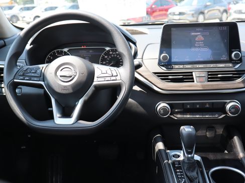 Used 2023 Nissan Altima 2.5 SV AWD/4WD image 13