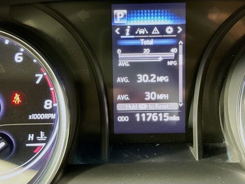 Used 2018 Toyota Camry LE image 13