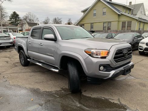 Used 2018 Toyota Tacoma SR5 image 3