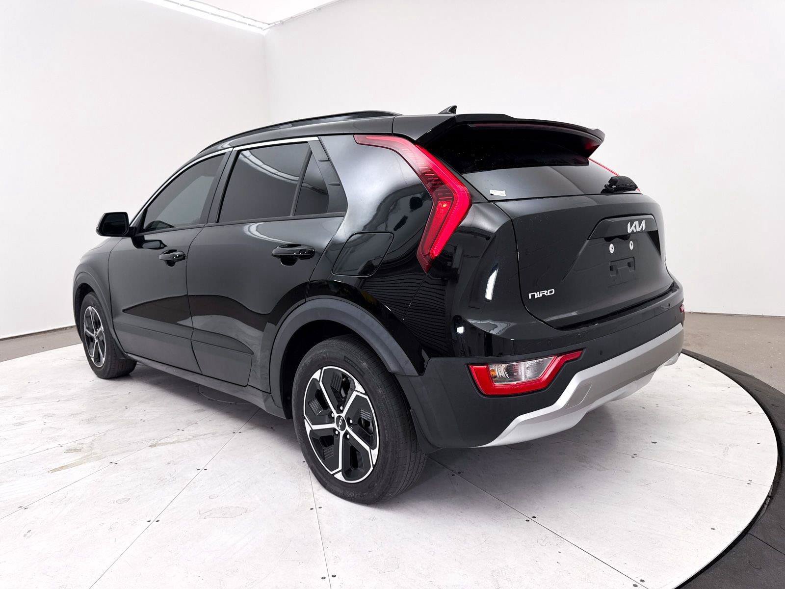 Used 2023 Kia Niro EX FWD image 15