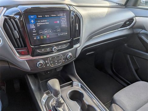 Used 2021 Chevrolet Traverse LT image 22
