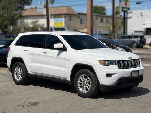 Used 2019 Jeep Grand Cherokee Laredo image 18